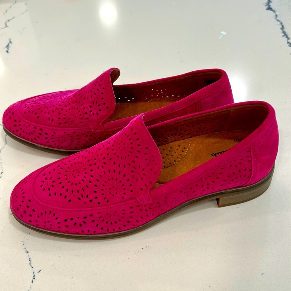 Clarks Ultimate Comfort Collection “Trish Calla” Pink Suede Loafers Safe…